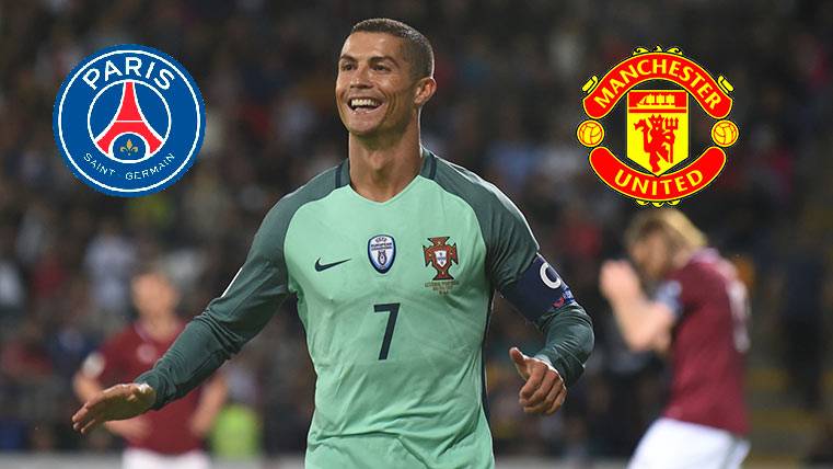 Cristiano Ronaldo, between Paris Saint-Germain and the Manchester United