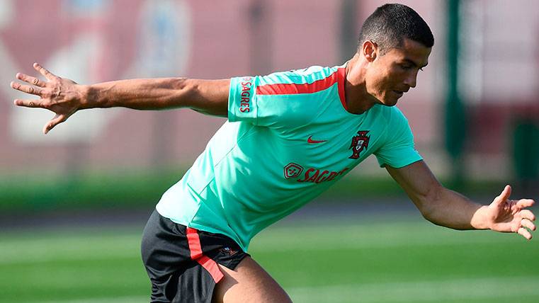 Cristiano Ronaldo in a training with the selection of Portugal