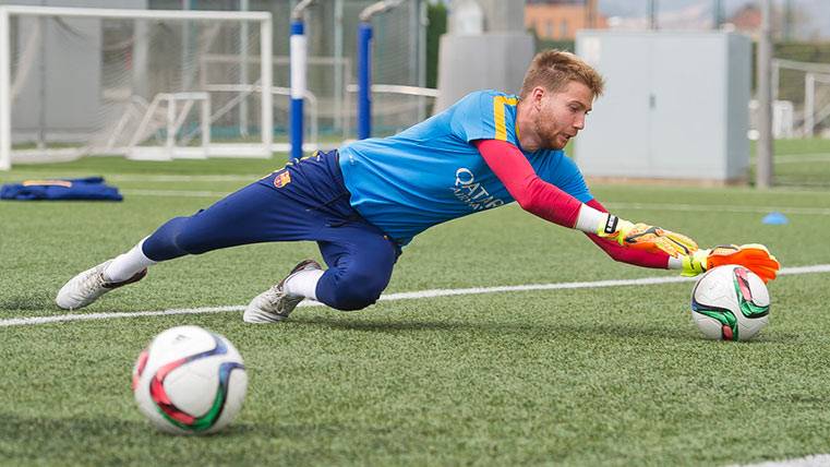 OFICIAL: Adrià Ortolà vuelve al Barça como portero