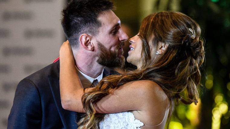 Leo Messi y Antonella, a punto de darse un beso
