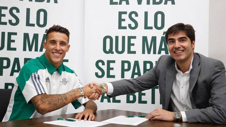 Cristian Tello, presented officially with the Real Betis
