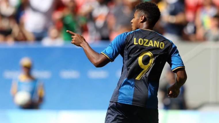 Lozano, forward of the Tenerife and Honduras