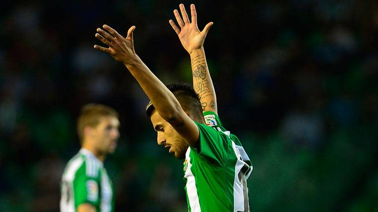 Dani Ceballos, protesting a played with the Real Betis