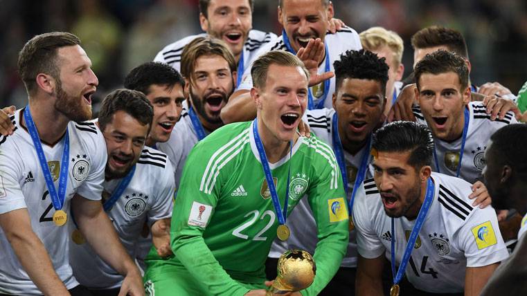 Ter Stegen, celebrando con sus compañeros de Alemania la Confederaciones