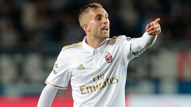 Gerard Deulofeu in an action during his cession to the Milan