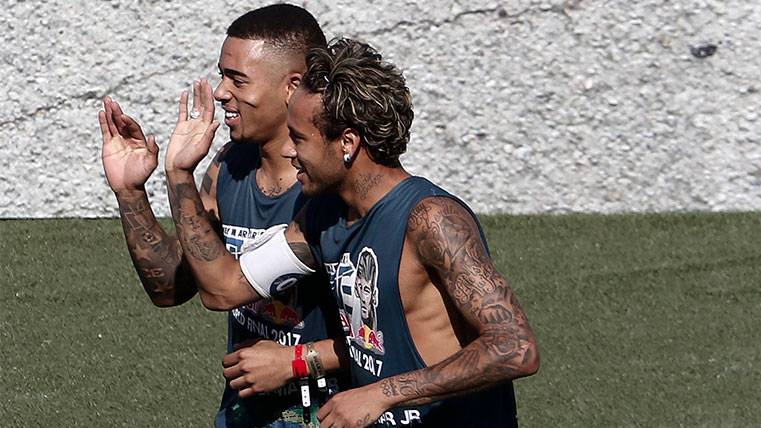 Neymar y Gabriel Jesús en un partido organizado por Red Bull