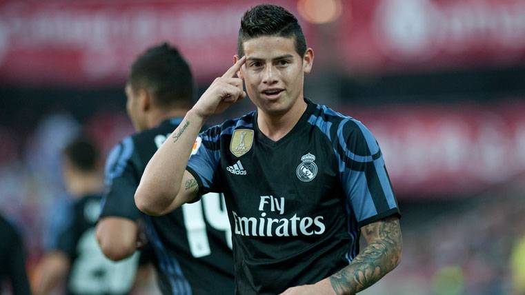 James Rodríguez, celebrating a marked goal with the Real Madrid