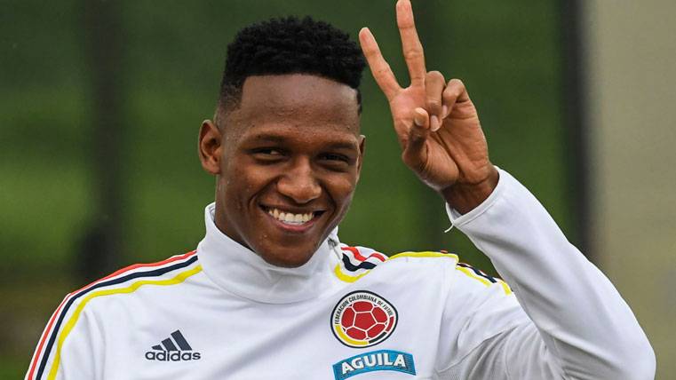 Yerry Mina, concentrated with the selection of Colombia
