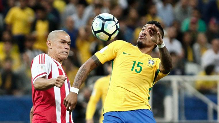 Paulinho, during a party with the selection of Brazil against Peru