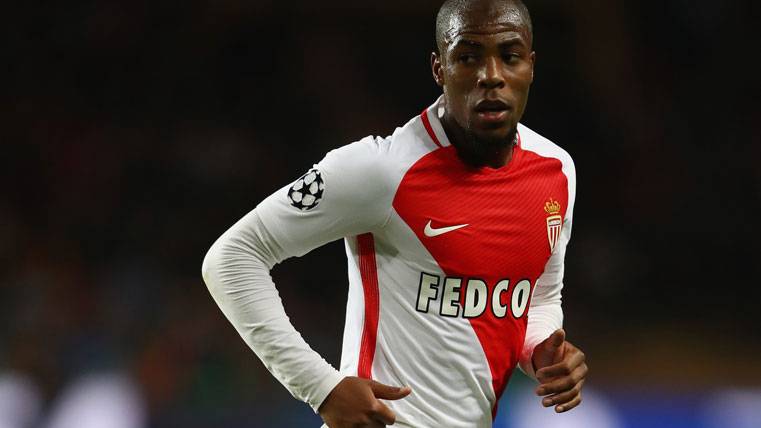 Djibril Sidibé, concentrated in a party with the Monaco
