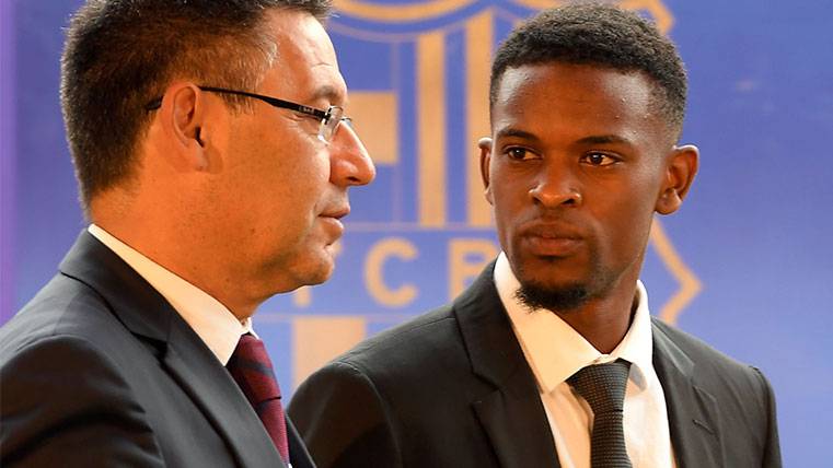 Nélson Semedo With Josep Maria Bartomeu in his presentation with the Barça