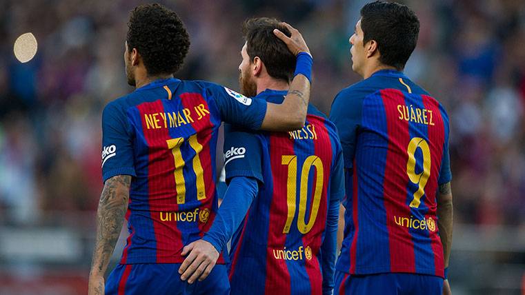 Leo Messi, Neymar y Luis Suárez en una imagen de la pasa campaña