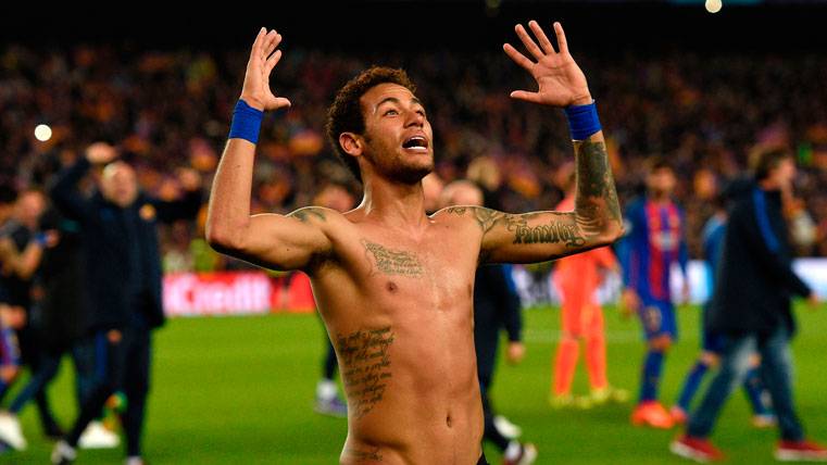 Neymar Jr, celebrating the traced back harvested against the PSG