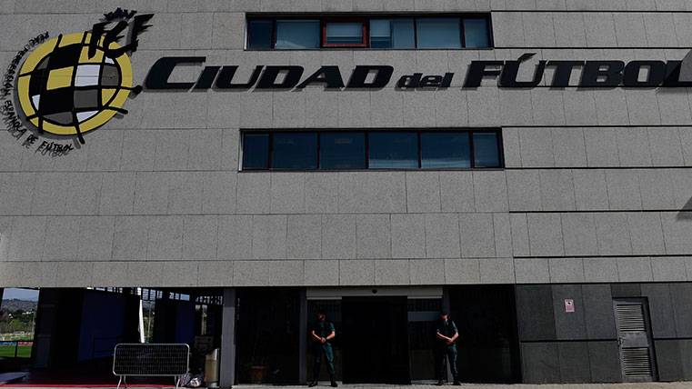 The headquarters of the RFEF, custodiada by the Civil Guard