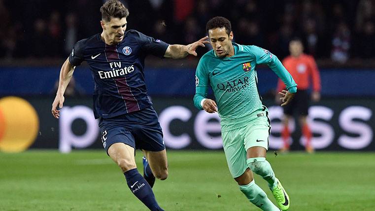 Neymar And Thomas Meunier in a clash in the Champions