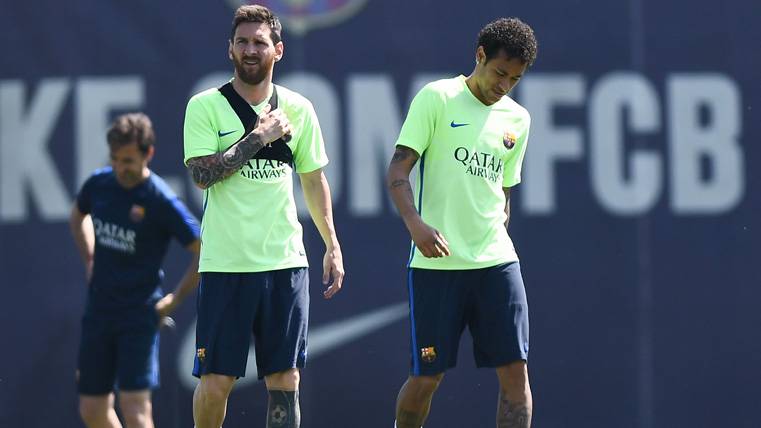 Neymar Jr, during a training beside Leo Messi
