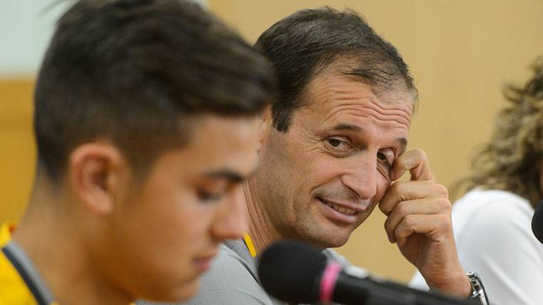 Massimiliano Allegri, in a press conference beside Dybala