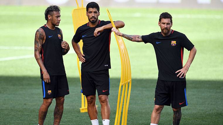 Neymar, Luis Suárez and Leo Messi in a training of the FC Barcelona