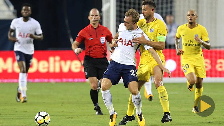 Christian Eriksen in a friendly in front of the PSG
