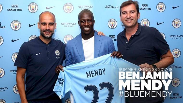 Mendy, posing at the side of Guardiona and Soriano