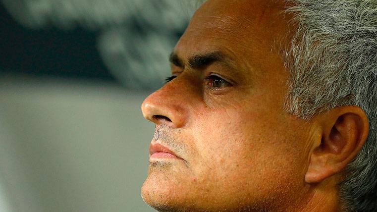 José Mourinho en un amistoso con el Manchester United