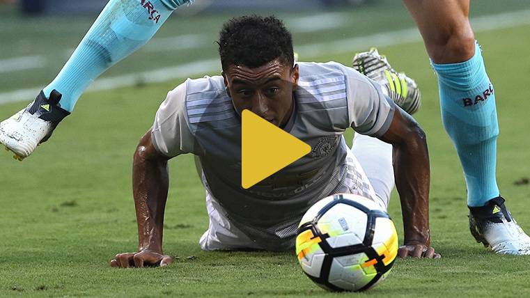 Jesse Lingard en una acción el Barça-Manchester United