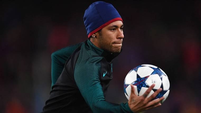 Neymar Jr, durante un calentamiento antes de medirse al PSG