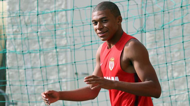 Kylian Mbappé, during a training with the Monaco