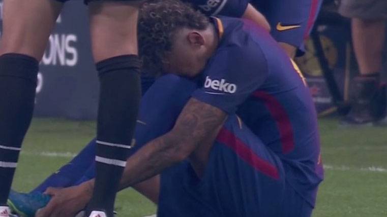 Neymar Jr, doliéndose del tobillo contra el Real Madrid