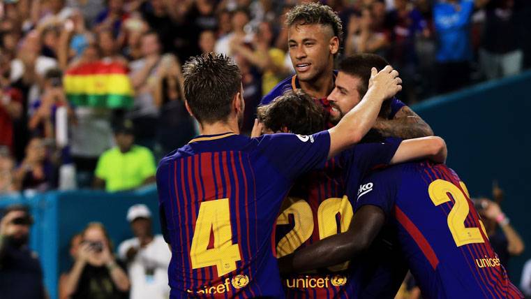 Neymar Jr, celebrando un gol con sus compañeros en el Barça