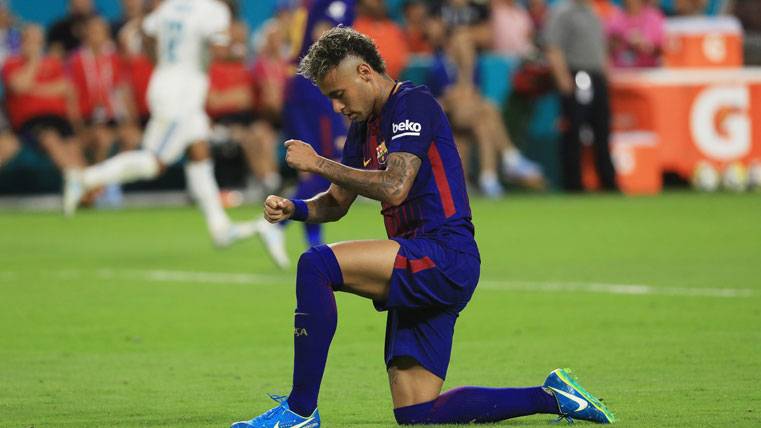 Neymar Jr, celebrating a goal of the FC Barcelona to the Real Madrid