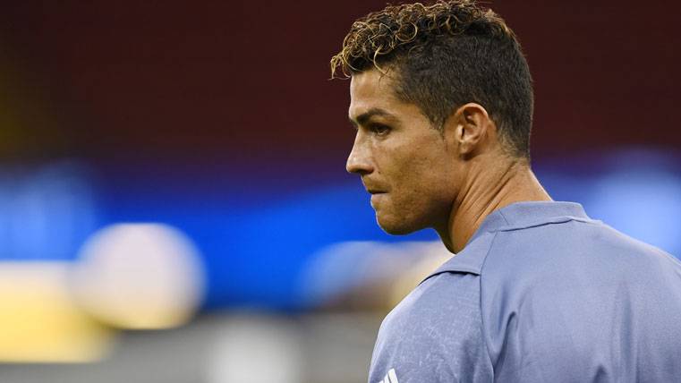 Cristiano Ronaldo, durante un calentamiento con el Real Madrid