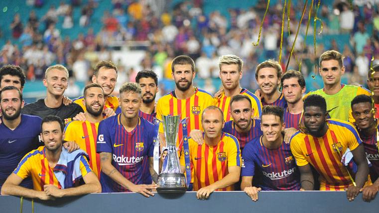 Neymar Jr, surrounded of his mates after winning the International Champions Cup