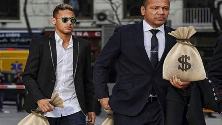 Neymar Jr, y su padre, en un montaje a través de las redes sociales