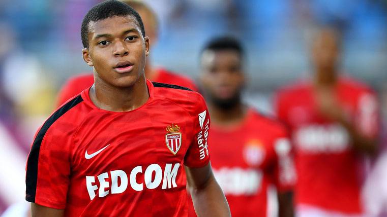 Kylian Mbappé, during a warming with the Monaco
