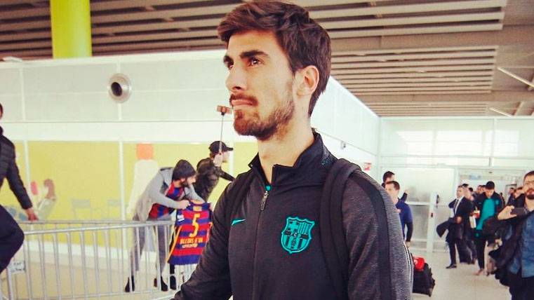 André Gomes en un viaje con la expedición del Barça