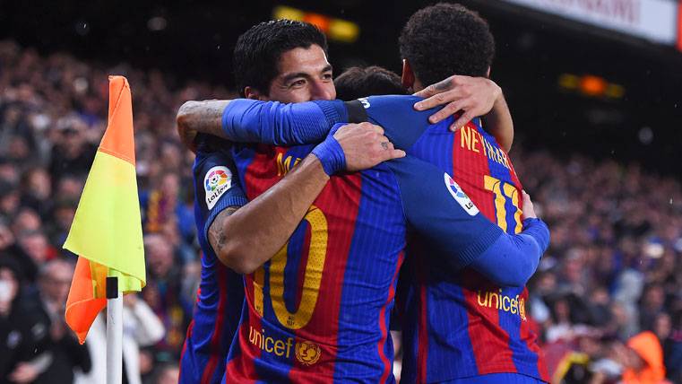 Messi, Suárez and Neymar, embracing after marking a goal in the Camp Nou