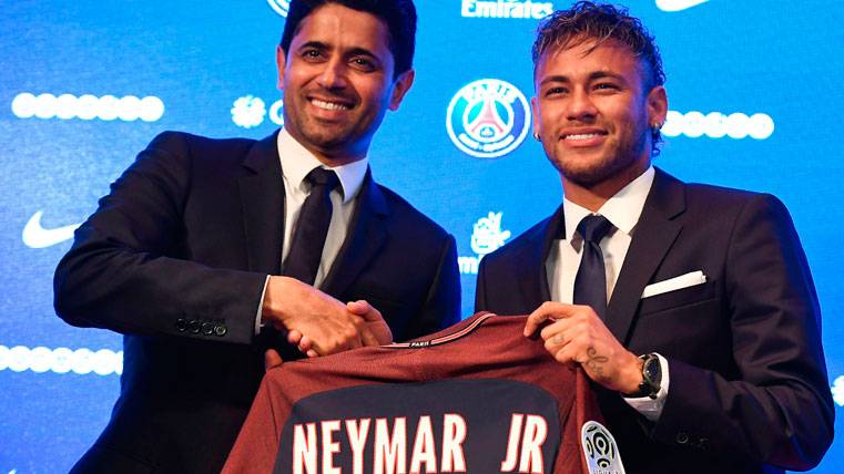 Nasser To the-Khelaifi and Neymar Jr, during the presentation of the Brazilian