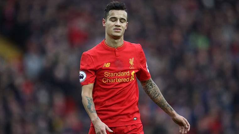 Philippe Coutinho durante un partido de la Premier con el Liverpool