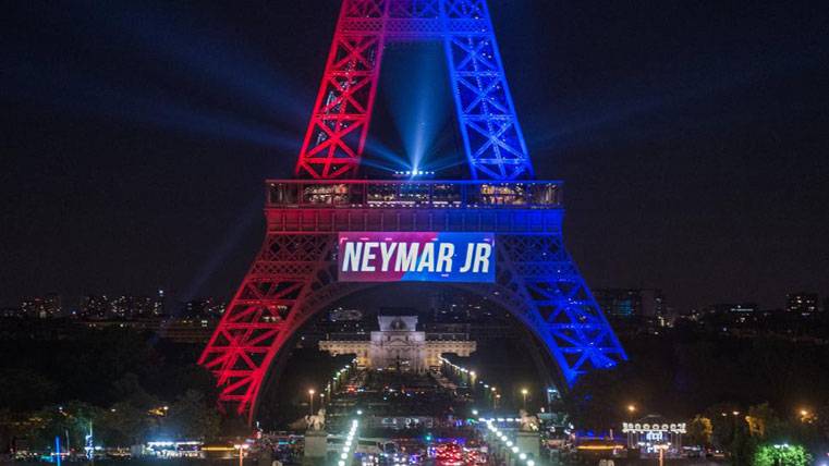 The Tower Eiffel of Paris, lit by Neymar Jr