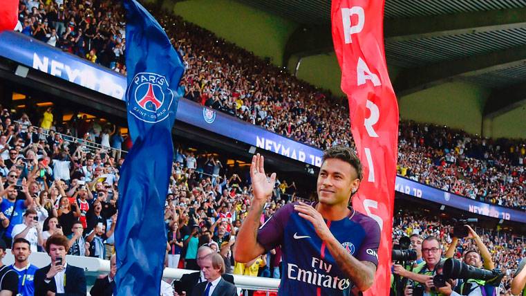 Neymar Jr, presented officially with Paris Saint-Germain
