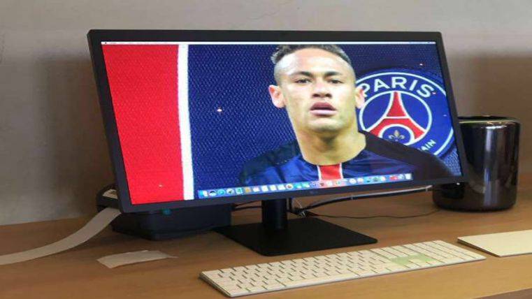 The troleo in Apple with Neymar in the PSG