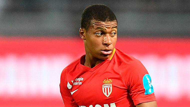 Kylian Mbappé In a party of Tie 1 with the Monaco