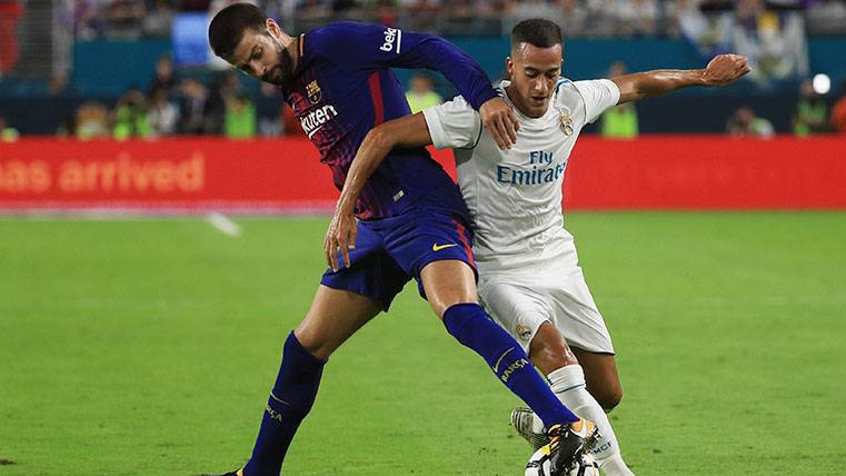 Gerard Hammered and Lucas Vázquez pugnan by a balloon in the Classical