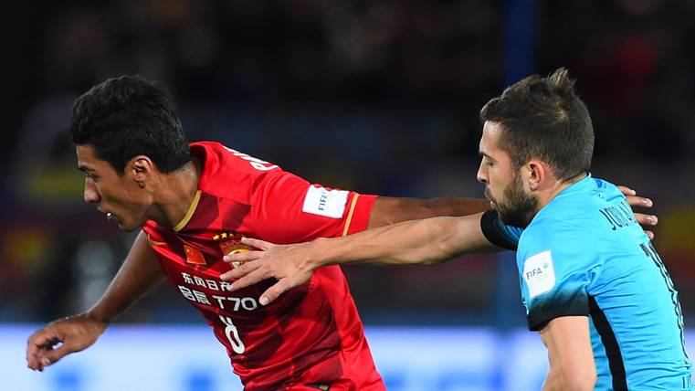 Paulinho, durante un partido contra el Barça en el Mundial de Clubes