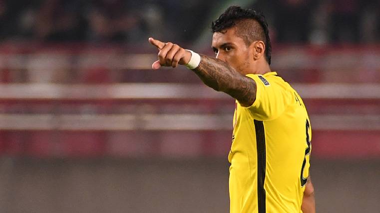 Paulinho Celebrates a marked goal with the Guangzhou Evergrande