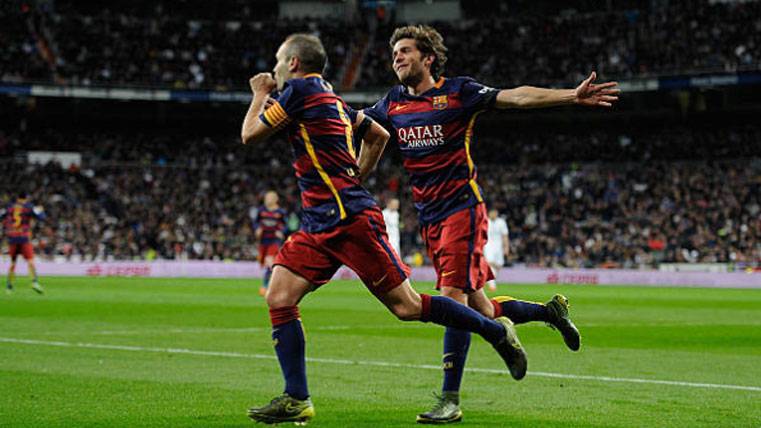 Sergi Roberto, celebrando un gol de Iniesta en el Bernabéu