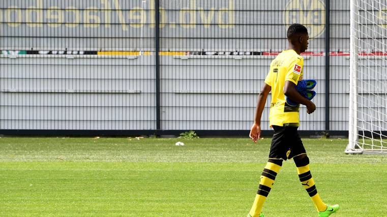 Ousmane Dembélé, marchándose de un entreno del Dortmund