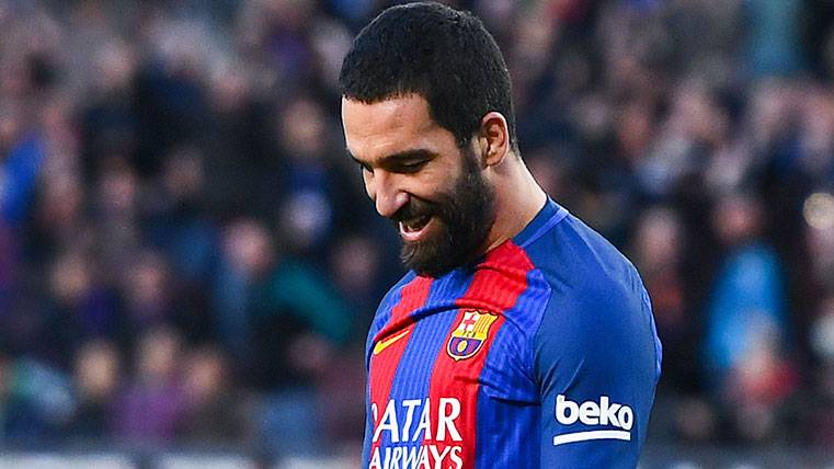 Burn Turan celebrates a marked goal with the Barça