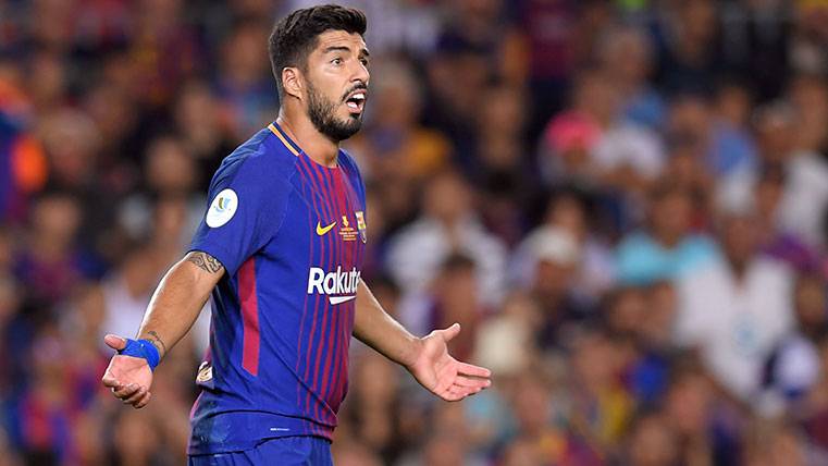 Luis Suárez in an action of the Classical past in the Supercopa